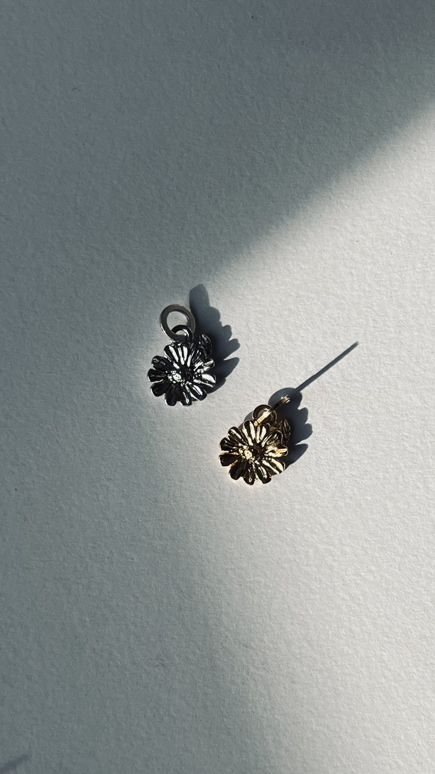 MATERIA By Matthias Wagner Ciondolo Donna Con 3 Fiori In Argento 925 Rodiato - Satinato E Diamantato - 28x13 Mm