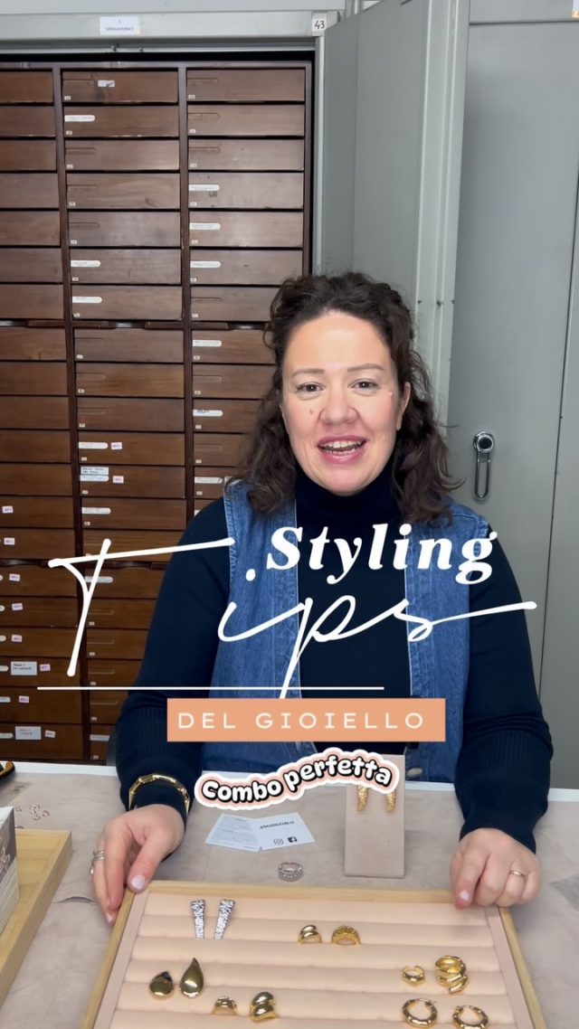 Ciao Community, tornano le Styling Tips del Gioiello. Questa volta parliamo di match e combinazioni anelli e orecchini, suggeriti dalla nostra Ari. Check it out ✨
#argentoblu