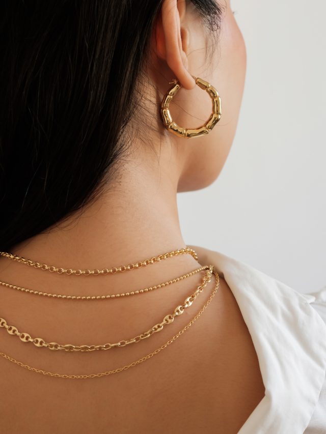 All you need is layering with Choker ✨
Vogliamo avvisarvi che è il momento di scegliere la combo Choker da indossare per questa Primavera. Camicetta bianca e match di catenine è il nuovo must-have
#argentoblu
#choker
Cc @mazzonemelania @chidolia