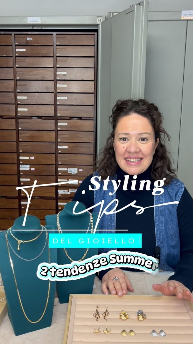 Vi presentiamo due tendenze SUMMER edition per dare quel tocco di glow ✨ in più ai vostri look e al vostro viso.
Ari vi propone la tendenza CHOKER essenziali e i piccoli capolavori della NATURA MARINA. Check it out!
#argentoblu
#ag925
