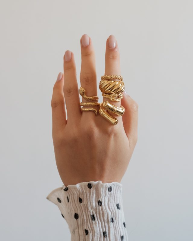 Se cercate un universo di chunky jewelry siete nel posto giusto ✨
Tutti i nostri anelli più bold e iconici in ag925 e ottone sono disponibili con la super PROMO, solo per voi. Check it out, online!
#argentoblu
#ag925