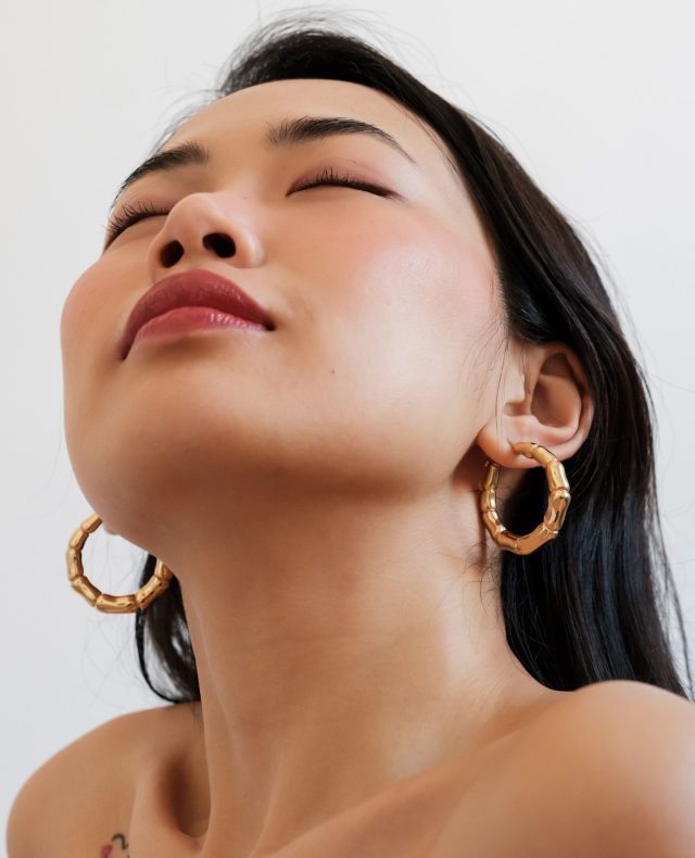 Respira questa estate che vorrei potesse non finire mai
✨✨🎍
Gli iconici Bamboo hoops sono disponibili al 50% off
#argentoblu