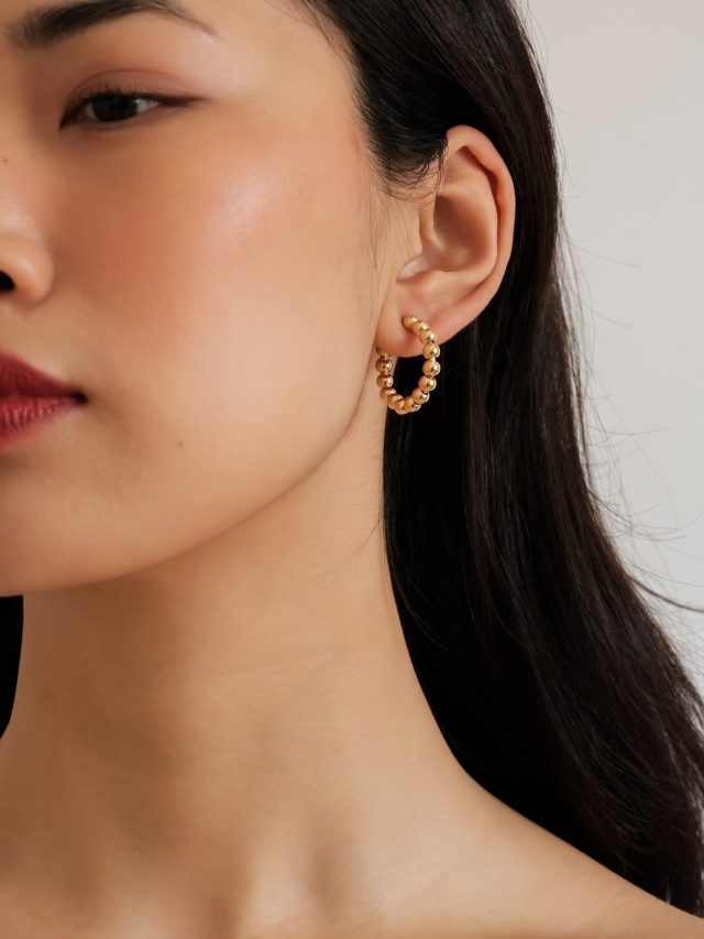 Chi ama le bolle?🫧
A noi piacciono in particolare quelle che si illuminano di oro 18k.
Se cercate un dettaglio Minimal e sleek, vi suggeriamo gli orecchini cerchio e cerchio mini Bolle in ag925.
Few in stock
#argentoblu
Cc @mazzonemelania