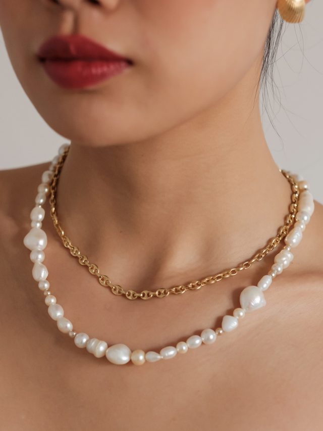 Il look da sfoggiare in spiaggia nel vostro Beach Club🏖️ preferito: Choker Sapore di Sale + Choker Senza fine.
Fateci sapere se approvate questo match di perle e glow dorato 18k✨
#argentoblu
#ag925
Cc @mazzonemelania